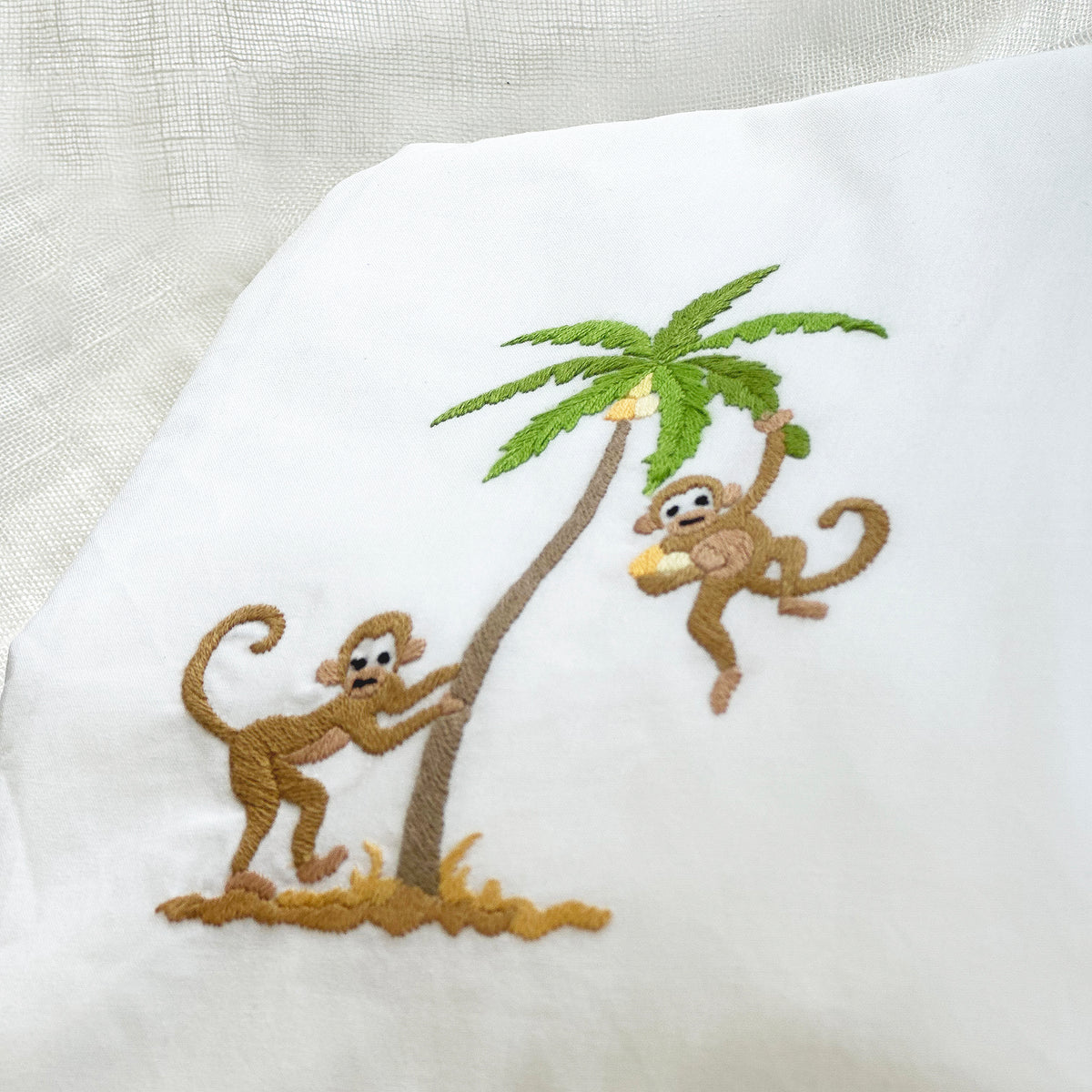 crib fitted sheet on safari white