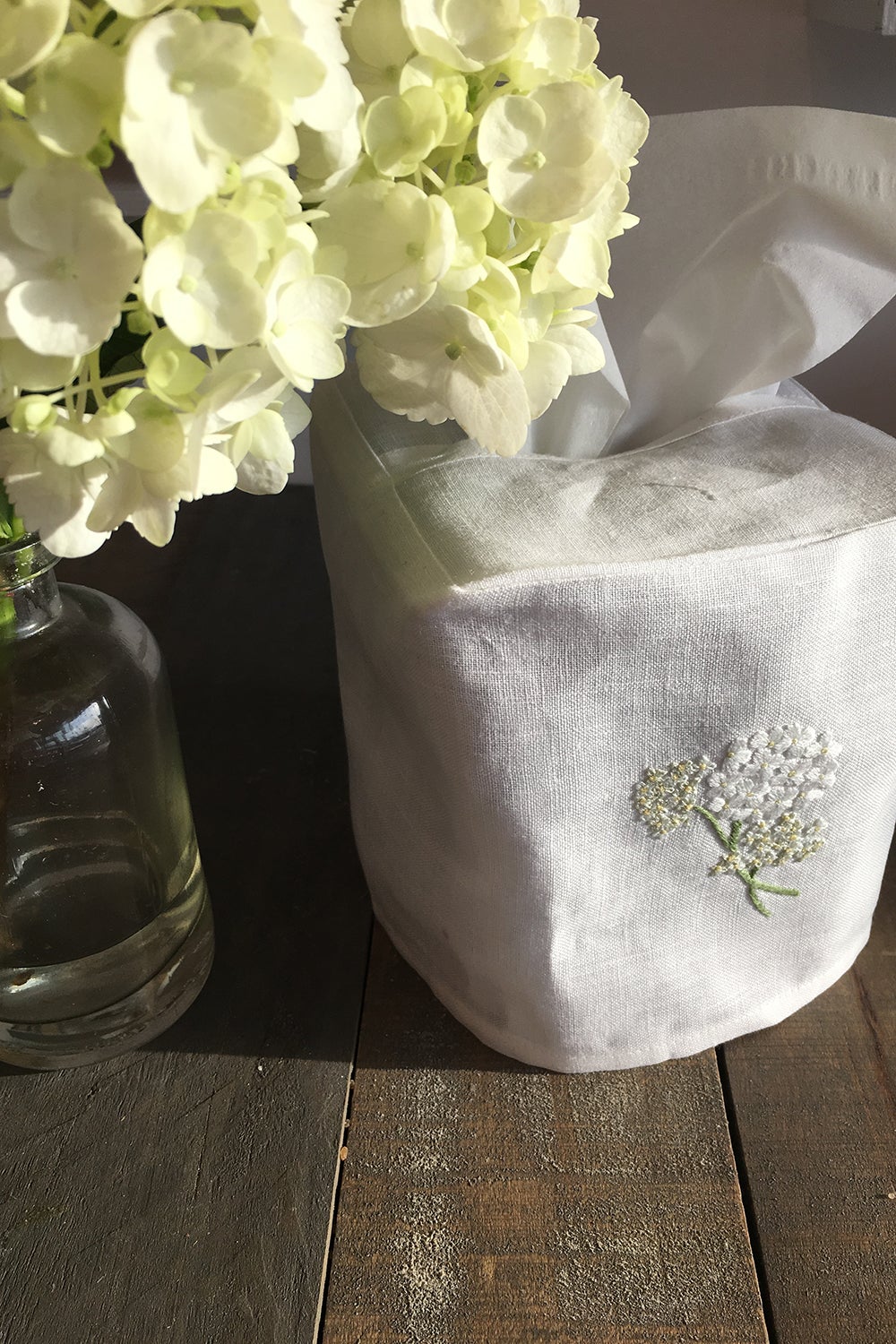 linen tissue box cover - white hydrangea