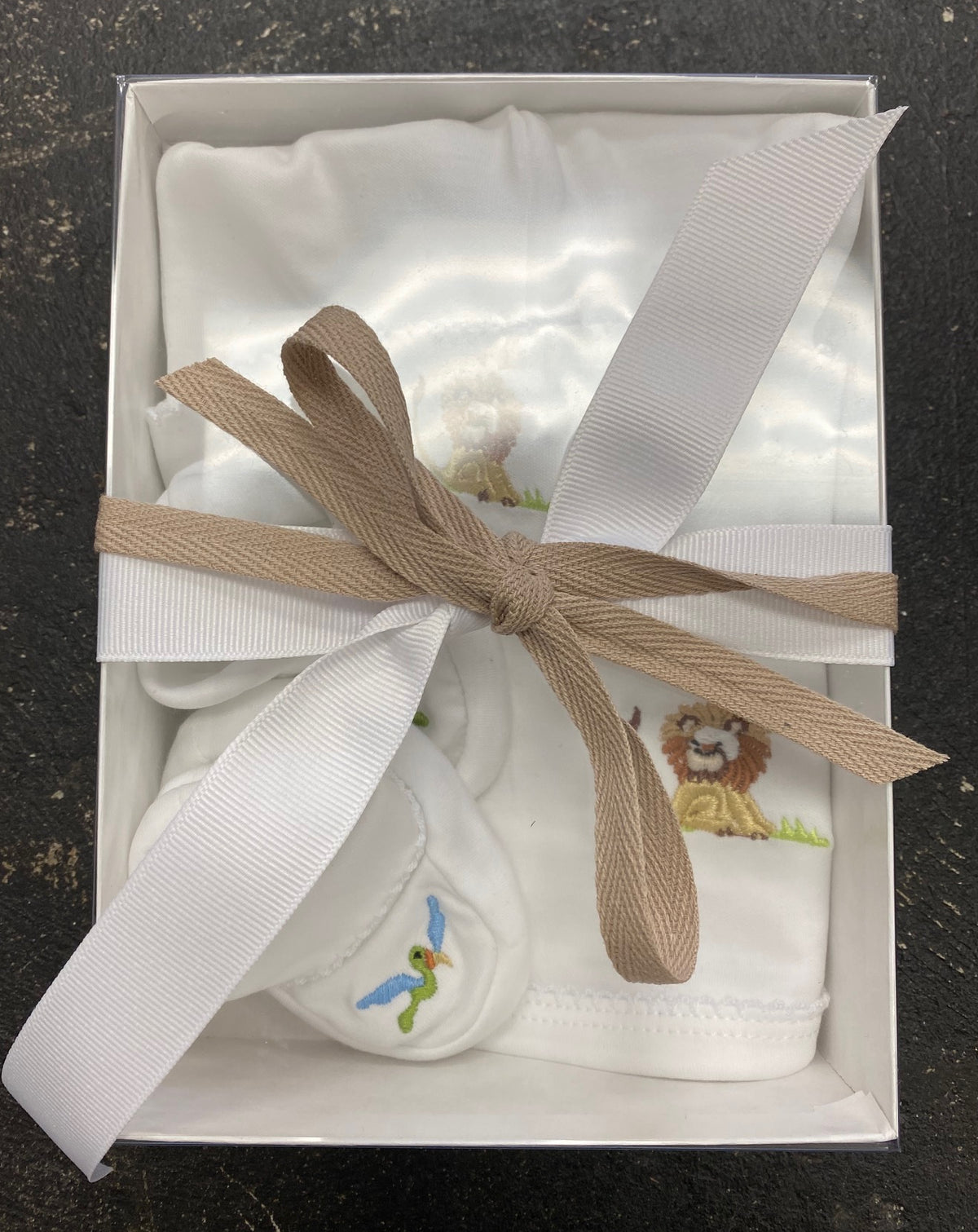 newborn lion giftset box